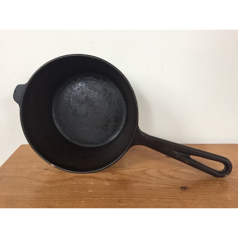 Vintage Classic Brand Seasoned Cast Iron Soup Sauce Bean Pot Cookware 7"